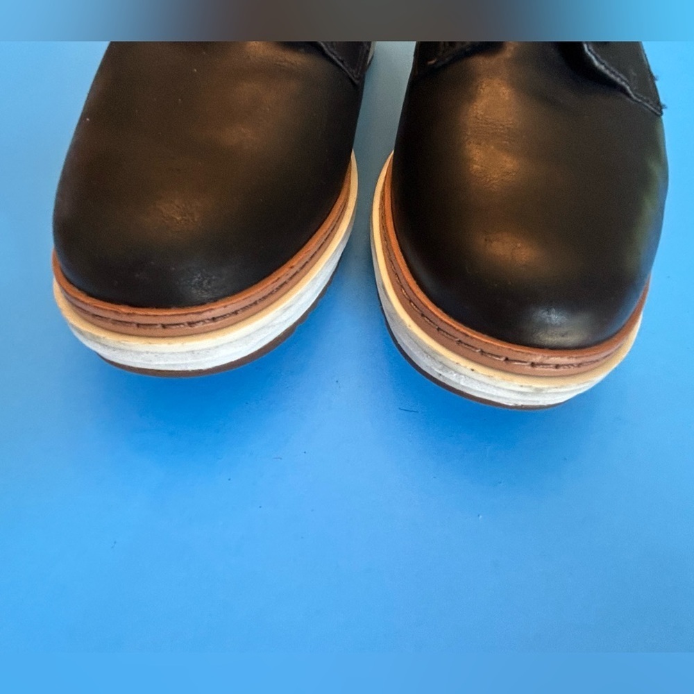 Clarks Black Leather Lace Up Shoes with Tan Base - Picture 6 of 10